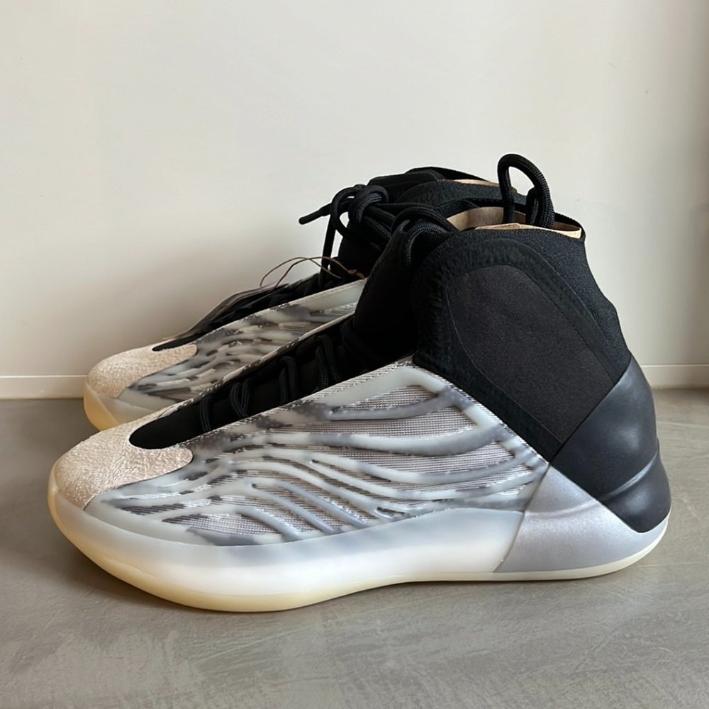 Adidas Yeezy Basketball Quantum Sneakers